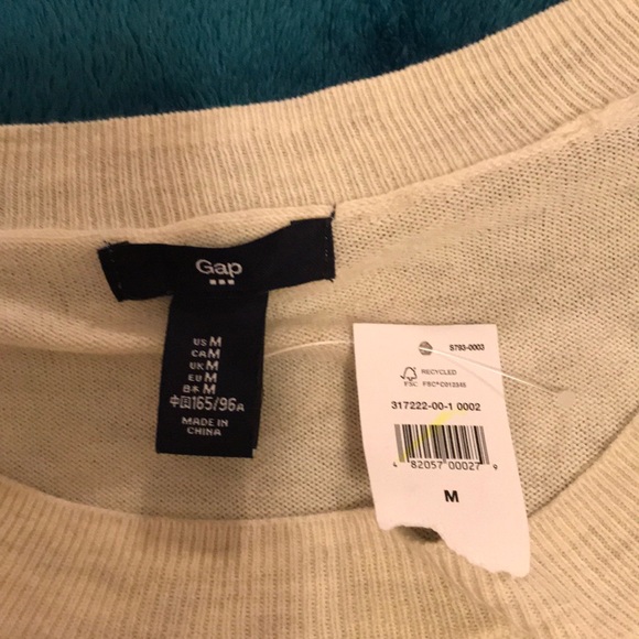 NWT GAP size Med Light Weight Sweater - Picture 4 of 4